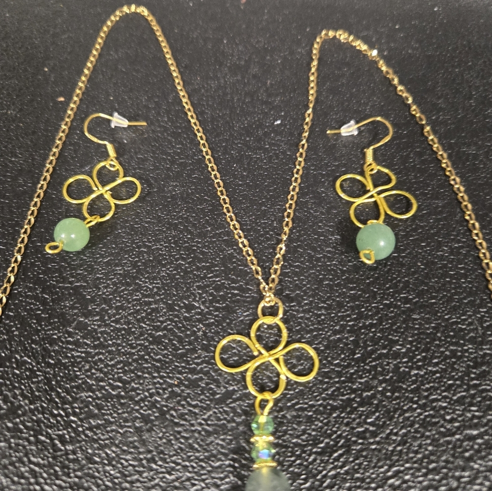 Hand Crafted Gold-Tone Clover Pendant Necklace and Earrings Set with Green Beads